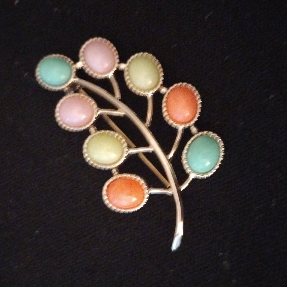 Vintage Sarah Coventry Gold Tone Multi Colored Stone Brooch